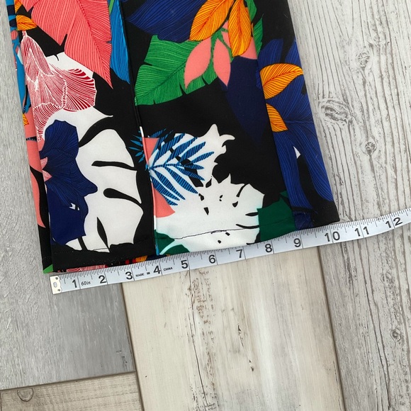 Cropped Flared Pants - Picture 6 of 12